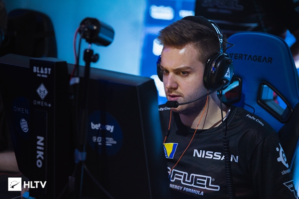 V5官宣：上单选手Rich加入