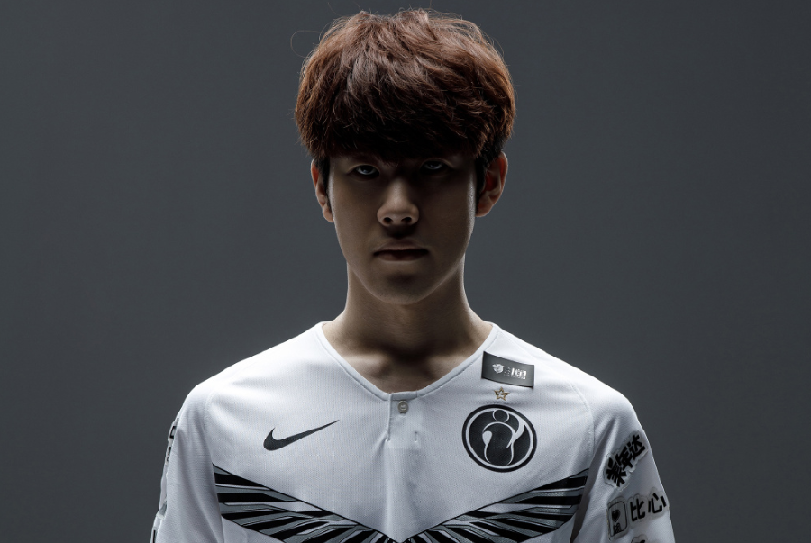 Bilibili Gaming 战胜 Invictus Gaming 在 LPL Split 2 2025