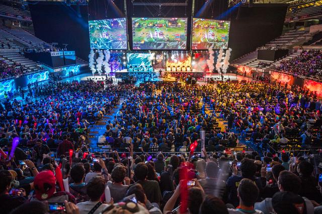 LGD Gaming 正式发布了玩家祝福视频：蛇年已经到来， Dragon 和 Phoenix 是吉祥的。