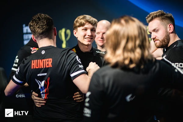 Xun 是对的！赵信的金枪没有掉落，Ertahan 带领团队冲向 JD Gaming 赢得了第一场比赛